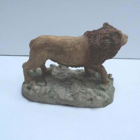 Vintage Stone Critters Lion Figurine Resin Standing on Base 4 3/4" L x 3" W - Picture 3 of 5